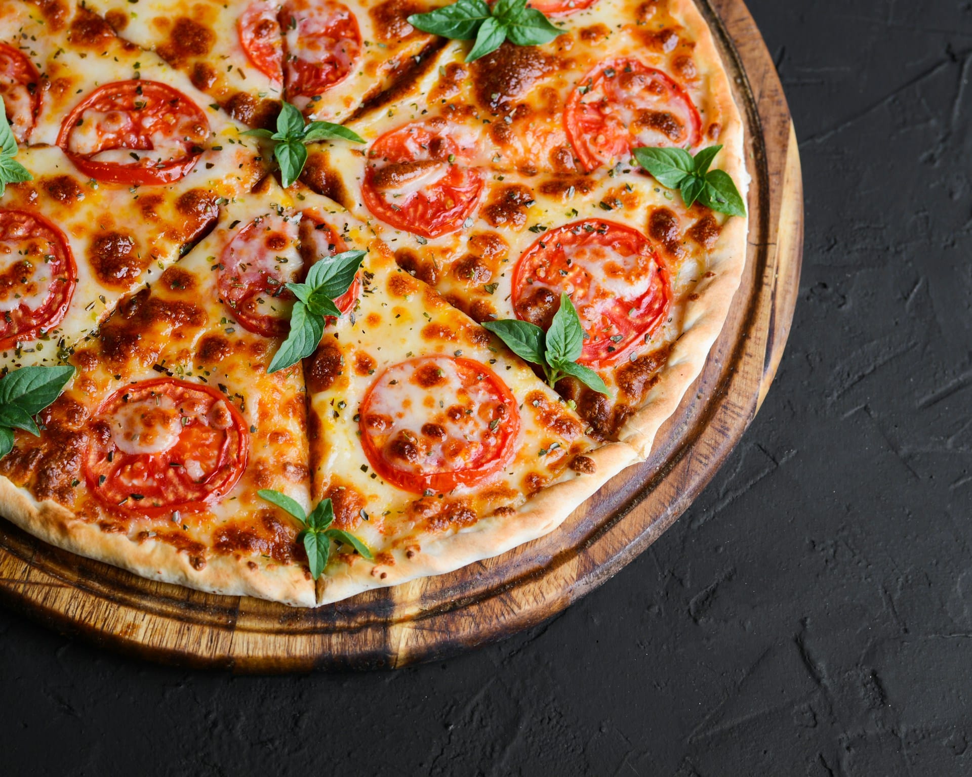 Dual-Grip Pizza Cutter Pizza Board